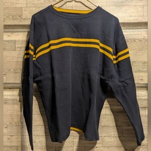 BKE Men's Black and Yellow Crewneck Sweater